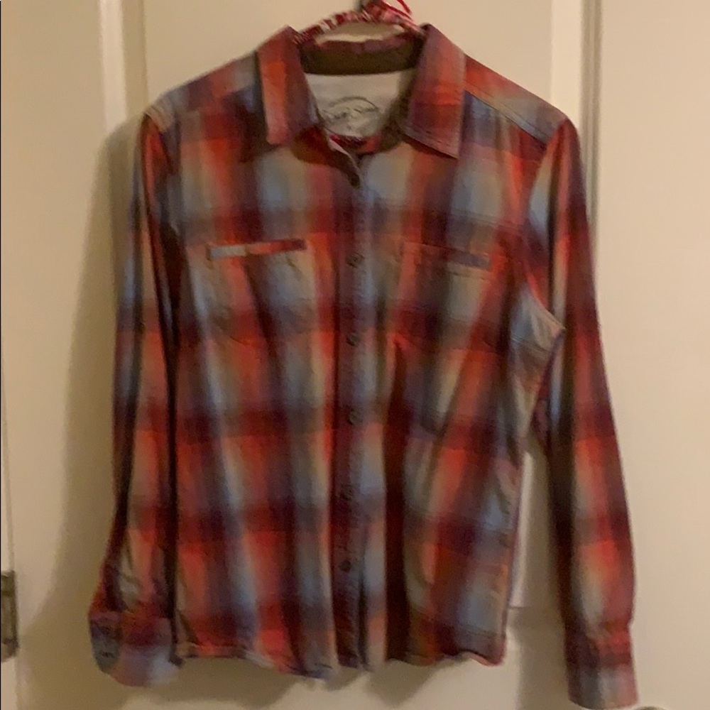 Women’s plaid shirt